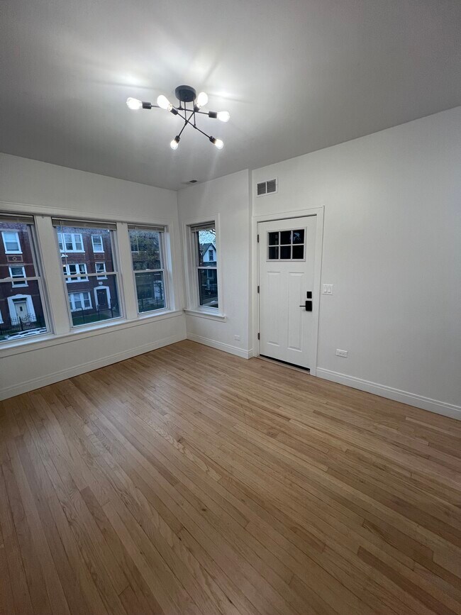2836 W 40th St unit second floor, Chicago, IL 60632 - photo 3