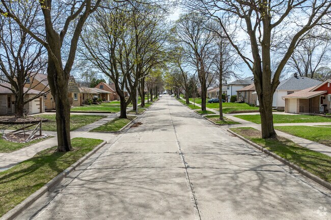 President Heights is a peaceful and walkable neighborhood in West Allis.