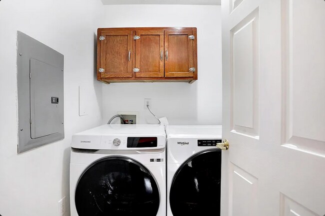 233 Legends Creek Place unit 102, Indianapolis, IN 46229 - photo 5