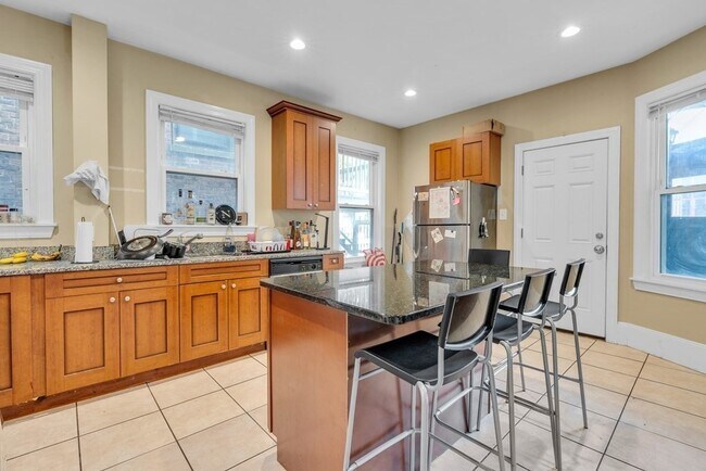 160 Saint Alphonsus St unit 2, Boston, MA 02120 - photo 2