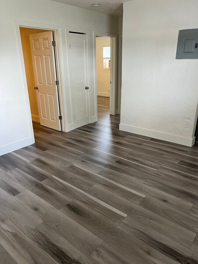 1017 NW 3rd Ave unit 1, Hallandale Beach, FL 33009 - photo 3