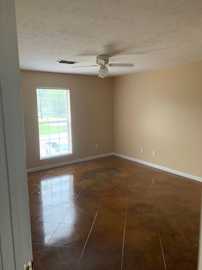 765 Old Mayhew Rd unit One bedroom one bath, Starkville, MS 39759 - photo 6