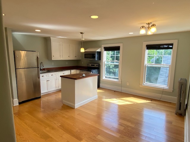 bright and sunny kitchen