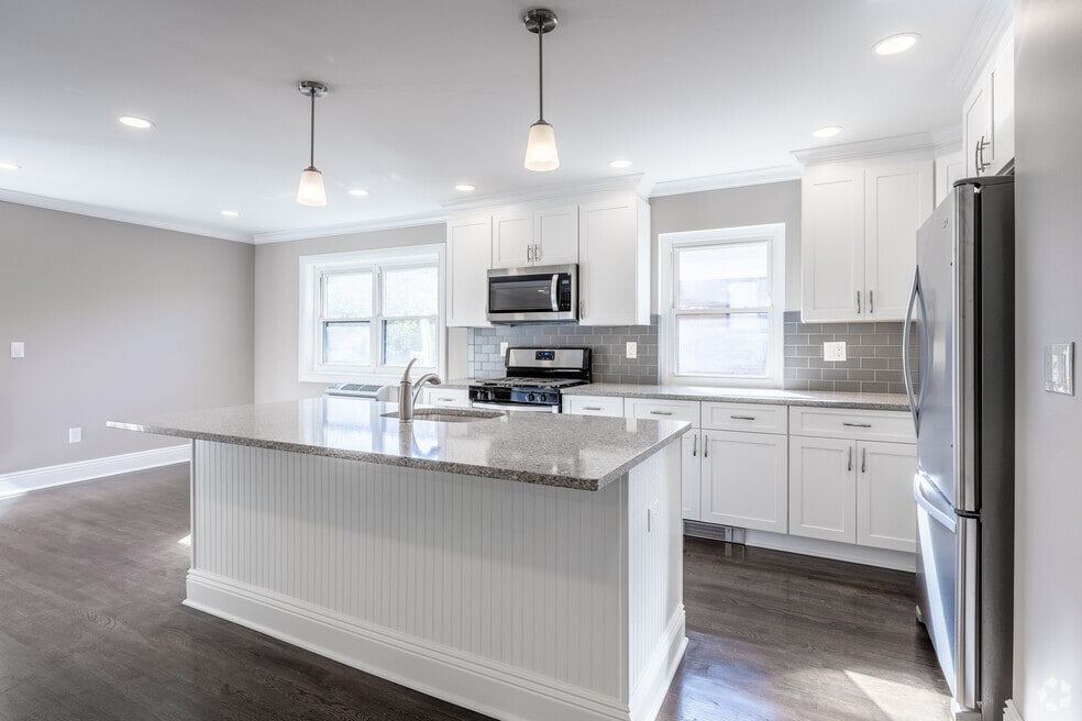 The Linden Apartments: In-Unit Washer & Dryer, Heat and Hot Water Included, Cat & Dog Friendly, a..., Englewood, NJ 07631 - photo 1