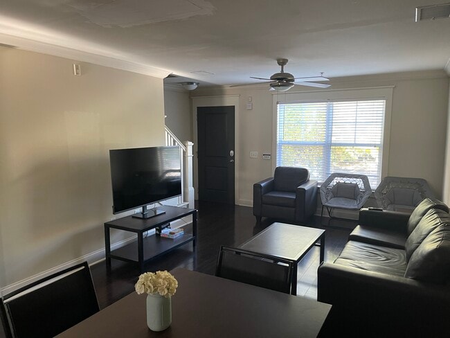 1367 SW 51st Blvd unit Room at Redpoint in, Gainesville, FL 32607 - photo 3