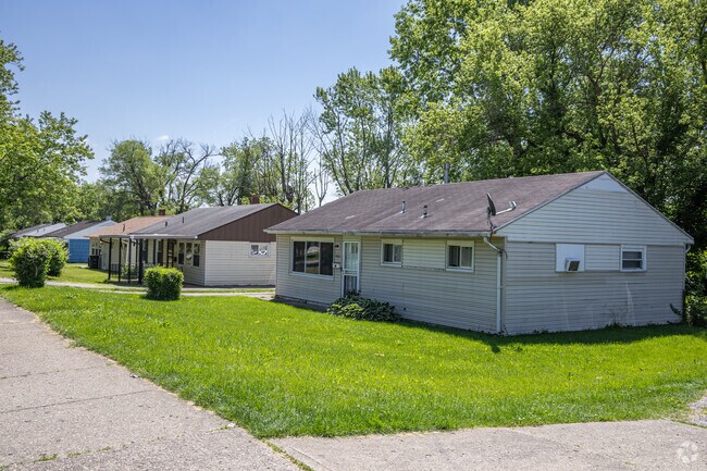 Bungalow style homes are popular within the Pineview neighborhood.