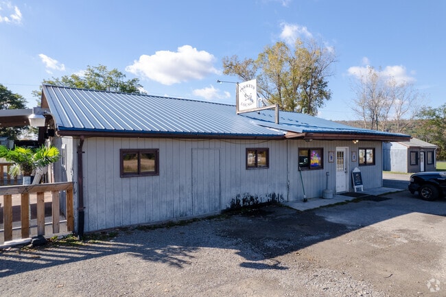 Par-Keys Lounge is a local dive bar known for its Friday fish fry and casual vibe.