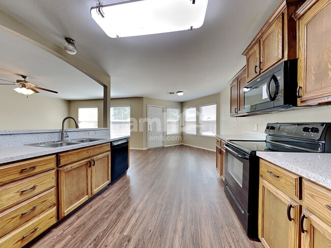 5517 Parkview Hills Ln, Fort Worth, TX 76179 - photo 4