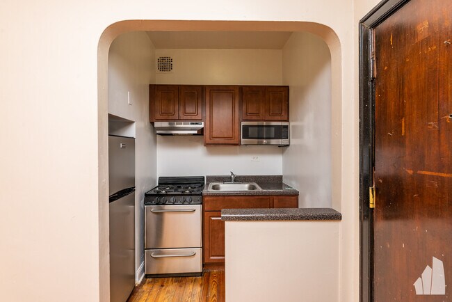 948 W Cuyler Ave unit 207, Chicago, IL 60613 - photo 5