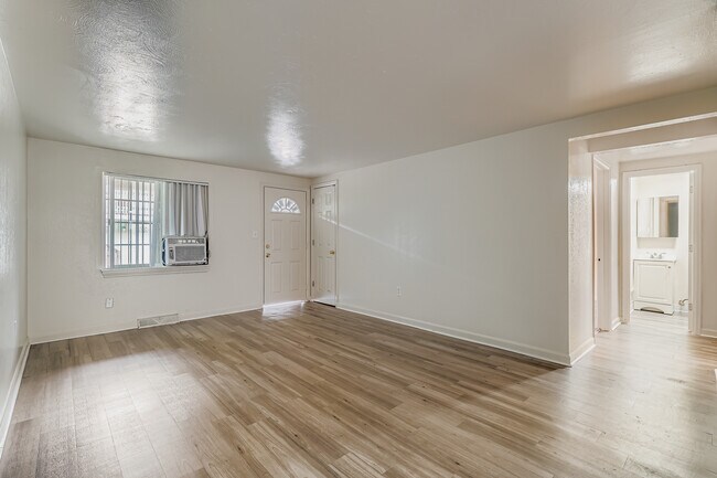 Barcelona, Lakewood, CO 80214 - photo 4