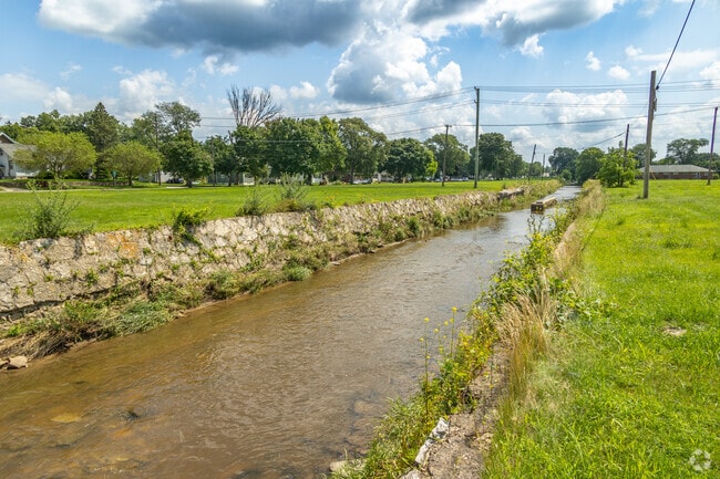 Keith Creek offers a running water feature throughout the neighborhood.