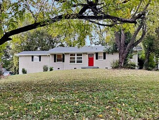 562 Whispering Hills Dr, Nashville, TN 37211