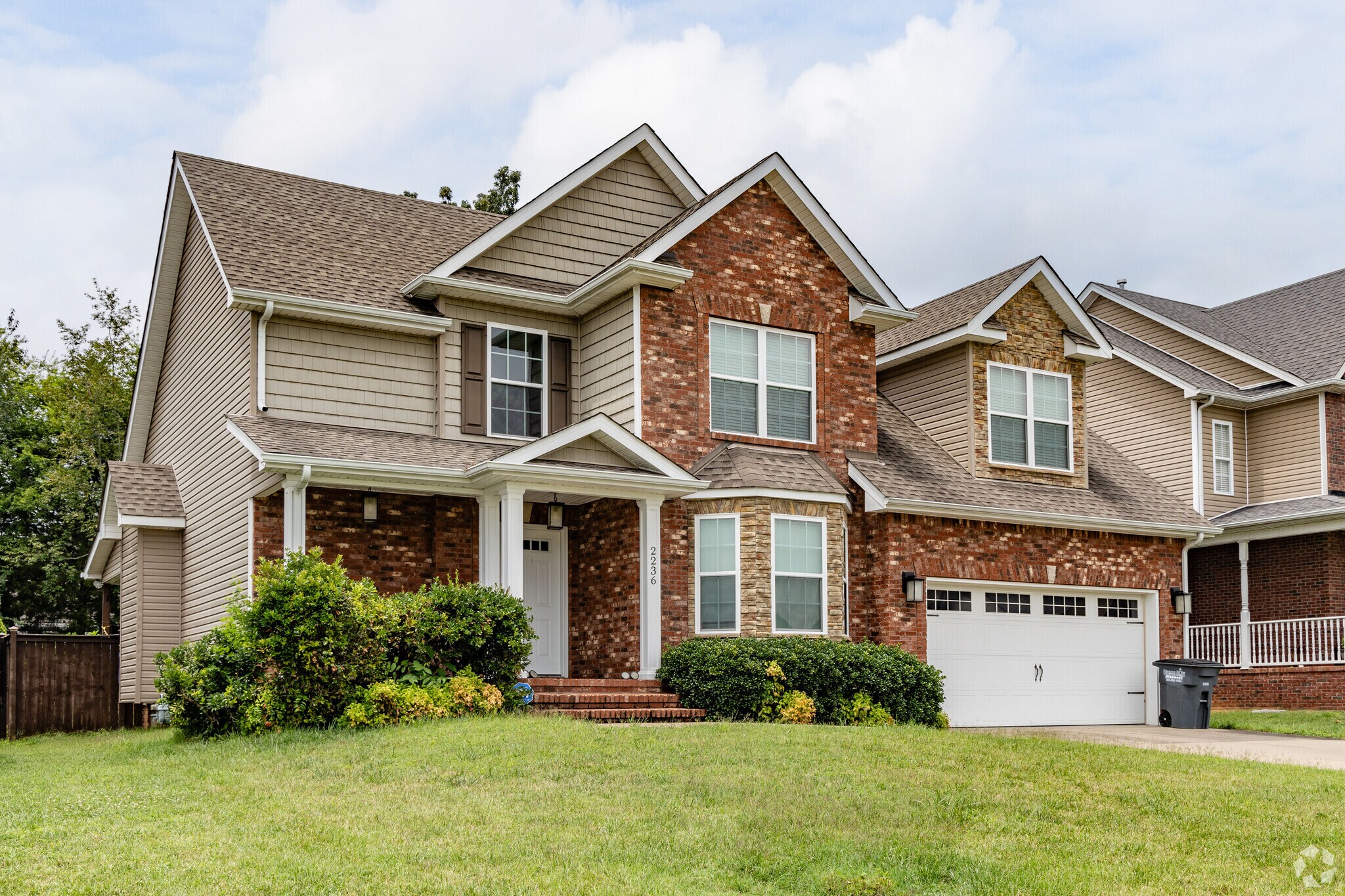 Ellington Chase is home to craftsman style houses.