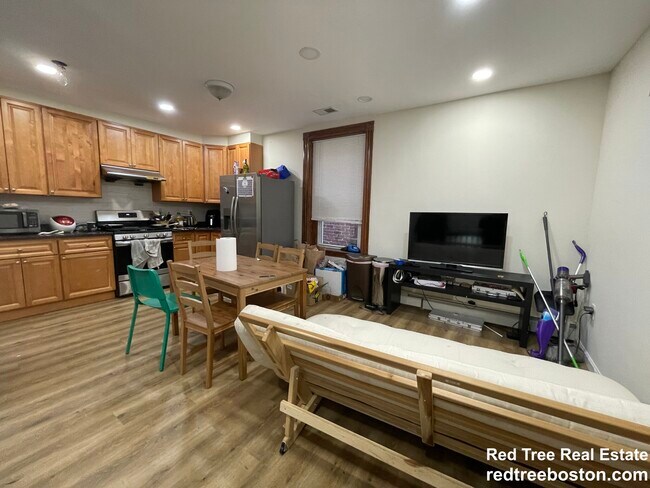 129 Cedar St unit 3, Roxbury, MA 02119 - photo 3