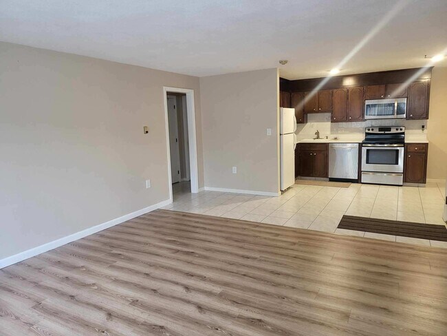 1 Hallmark Gardens unit 1, Burlington, MA 01803 - photo 5