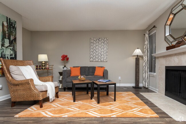 2BR, 1BA - 850SF