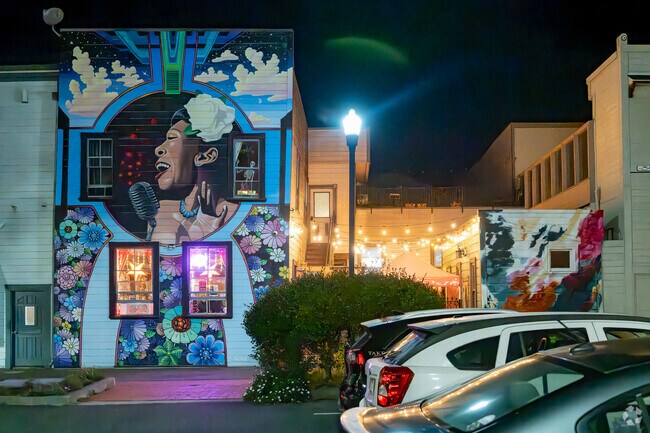 Rosewood nightlife includes Opera Alley for live music.