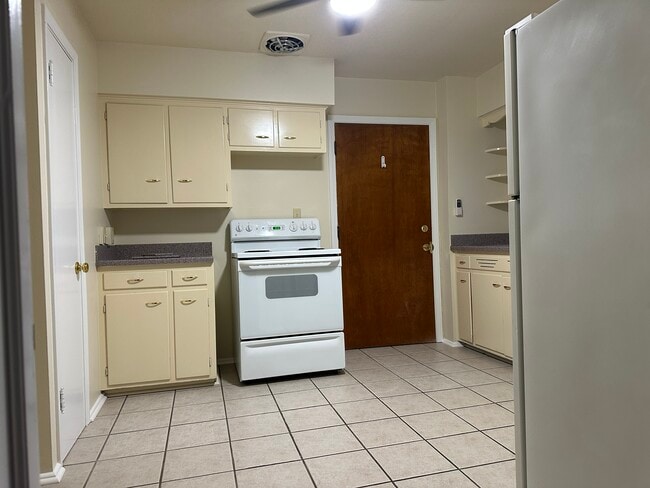 2128 Collinway St unit 4, Ottawa Hills, OH 43606 - photo 7