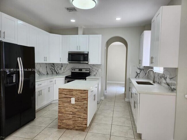 2240 SE 19th Ave, Homestead, FL 33035 - photo 4