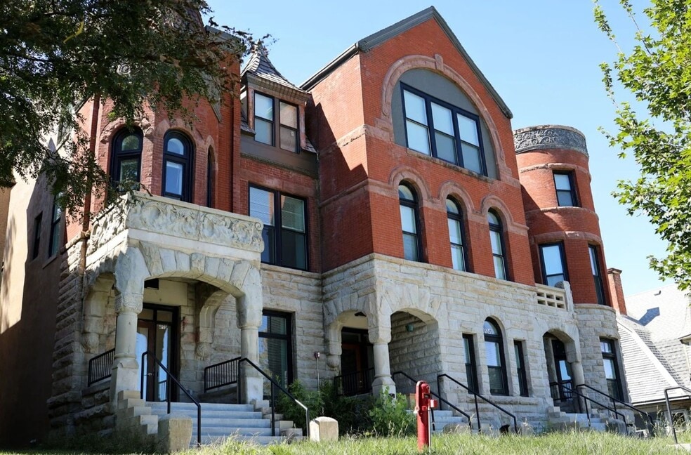 Hanscom and Georgia Row Apartments