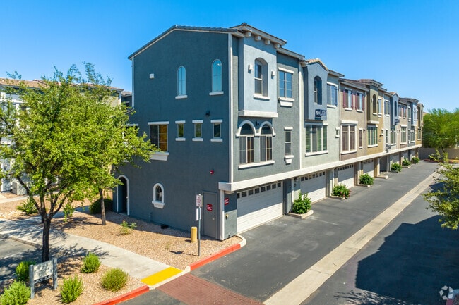 Experience urban living at its finest in Riverview's condominiums, located in Mesa, AZ.