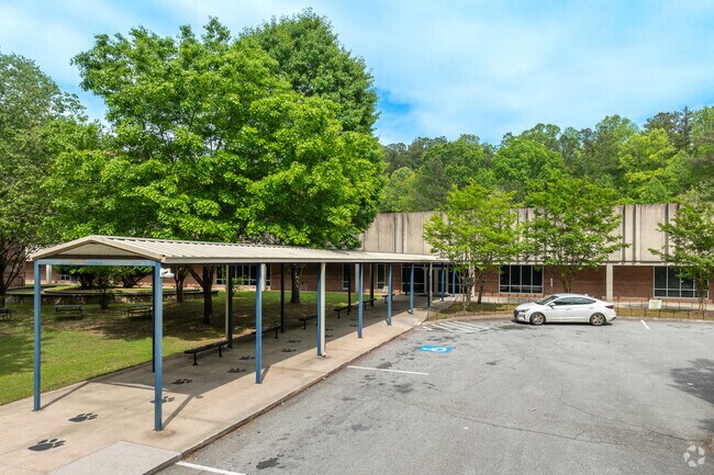 Peyton Forest Elementary School teaches over 400 students.