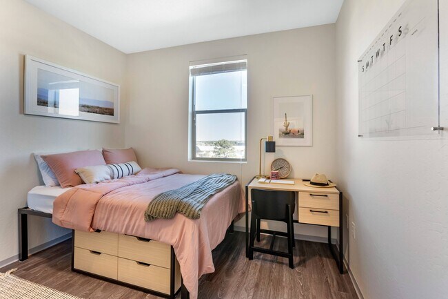 Yugo Flagstaff Central, Flagstaff, AZ 86001 - photo 3