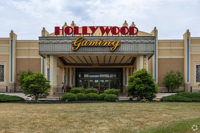 Within the Kittyhawk neighborhood is Hollywood Gaming which offers slot machines and much more.