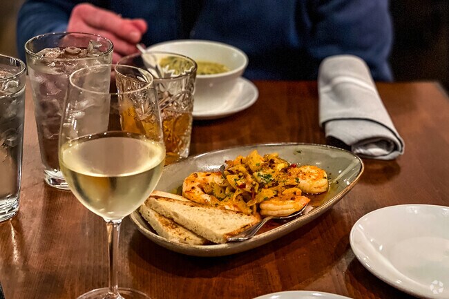 Alqeria Farmhouse Kitchen is a buzzy New American place that has a bar & happy hour.