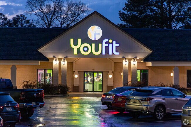 Weatherly Heights residents have access to Youfit, a local gym where you can complete a workout.