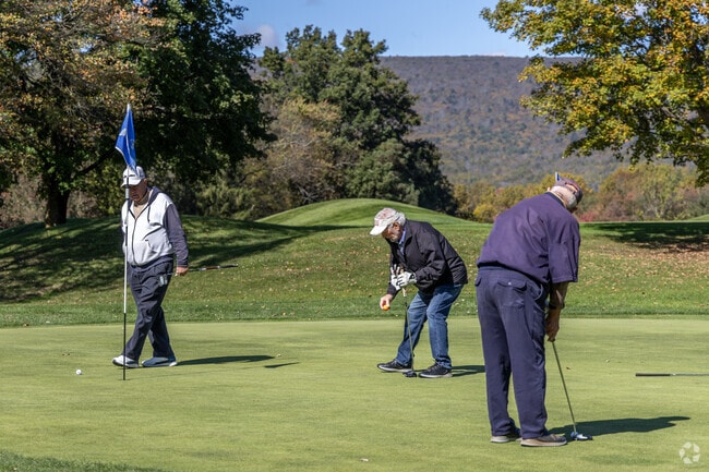 Clinton is home to the White Deer Golf Complex, a large course open to the public.