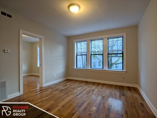 3904 N Janssen Ave unit 3, Chicago, IL 60613 - photo 3