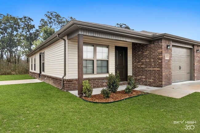 Haden Holly Station - Duplexes & Townhomes in Siloam Springs, AR, Siloam Springs, AR 72761 - photo 2