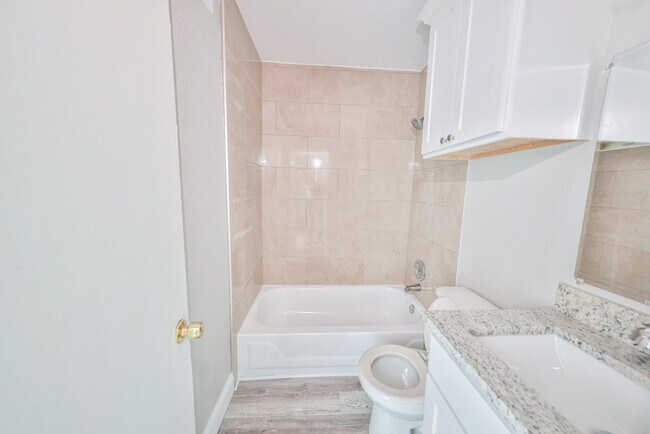 223 SE 13th St unit 2, Grand Prairie, TX 75051 - photo 6