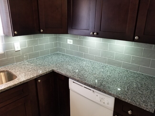 5712 Ridgemont Ln, Chicago Ridge, IL 60415 - photo 2