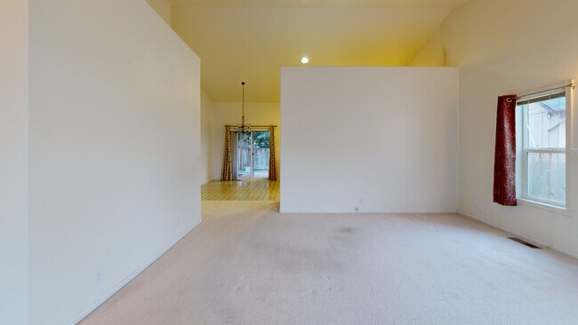 639 Driftwood Dr, Eugene, OR 97402 - photo 2