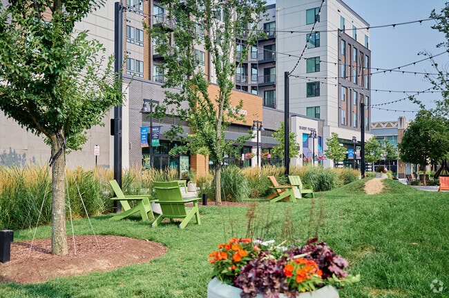 The beautifully landscaped courtyard at One Loudoun invites neighbors to linger.