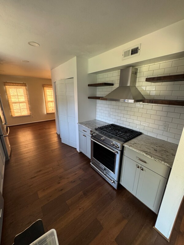 210 73rd St, Virginia Beach, VA 23451