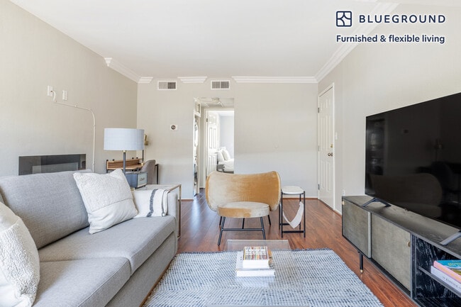 13220 Riverside Dr unit FL2-ID463, Sherman Oaks, CA 91423 - photo 3