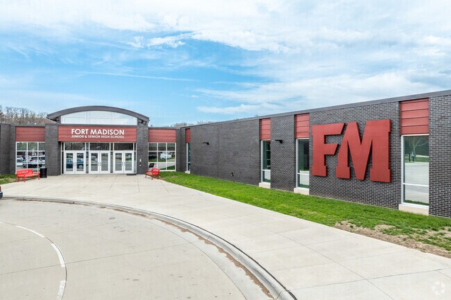Fort Madison Junior & Senior High School serves students in grades 7-12.