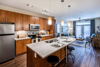 221 31st Ave N, Nashville, TN 37203