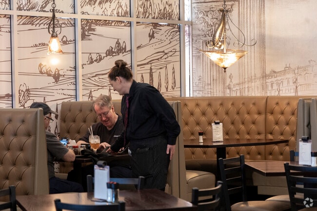 If you are in the mood for Italian food in Triana you will find it nearby at Mangia's.