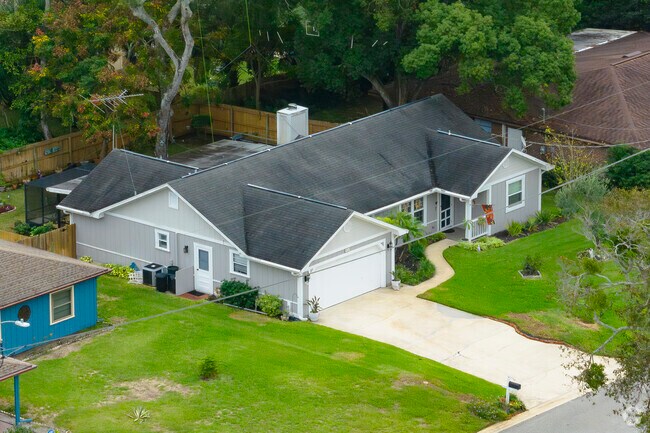 Ranch-style homes are common in Woodmere.