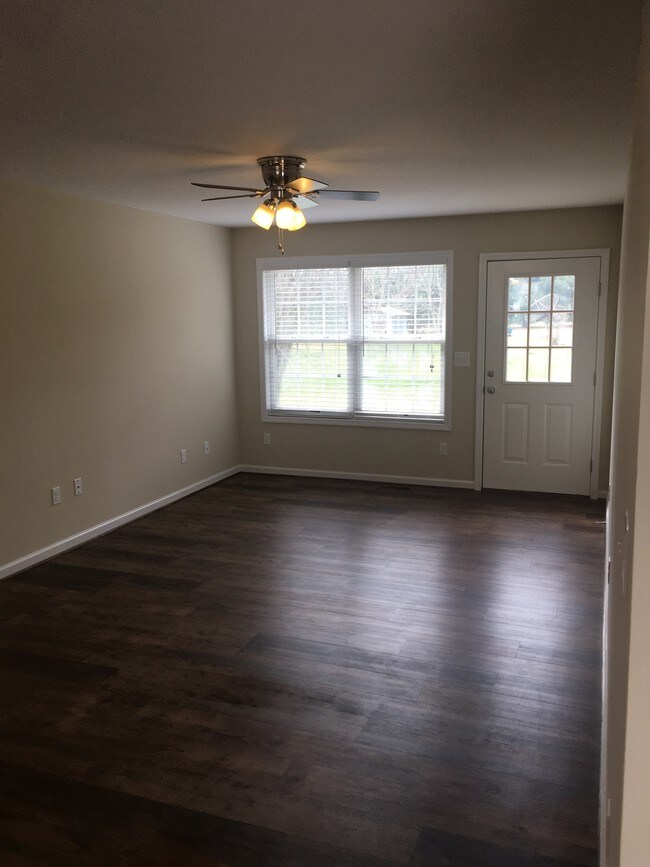 26 Carol Ln unit 3, Crossville, TN 38571 - photo 2