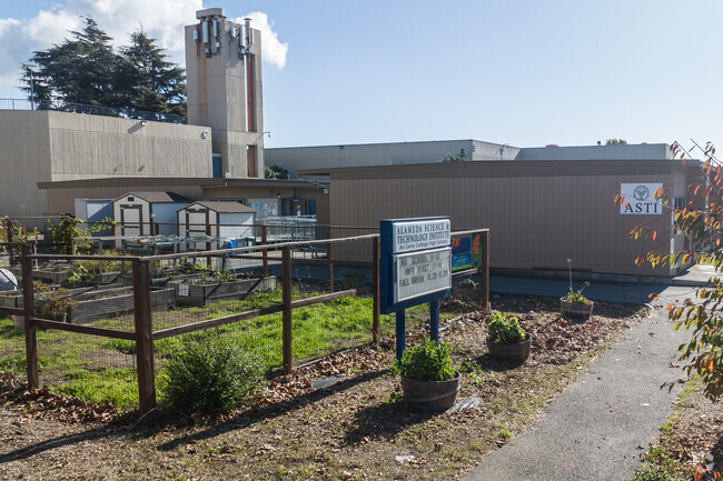 Alameda Science and Tech Institute has about 170 students.
