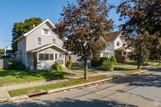 Homes in Middlebury sit on cozy, well-maintained lots.
