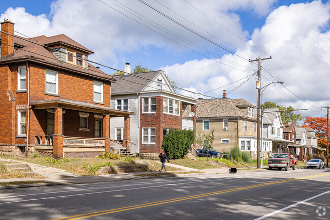 Pulaski Lighthouse is suitable for walking; most day-to-day needs are easy to meet on foot.
