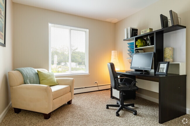 The Ponds on Plum Grove, Roselle, IL 60172 - photo 7