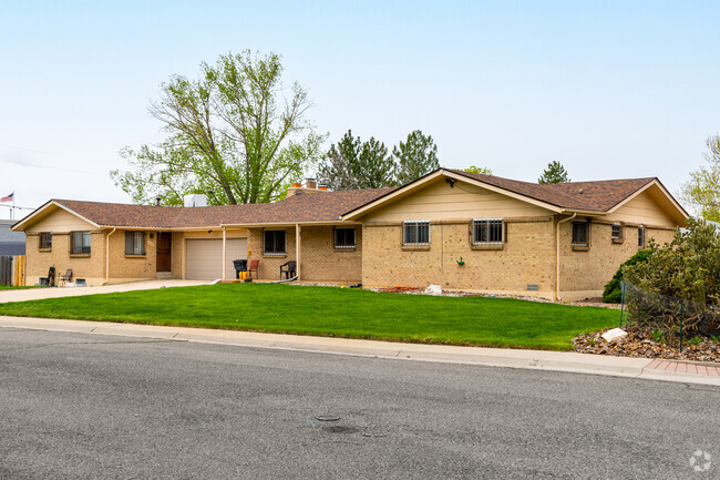 A handful of duplexes can be spotted in Far Horizons.