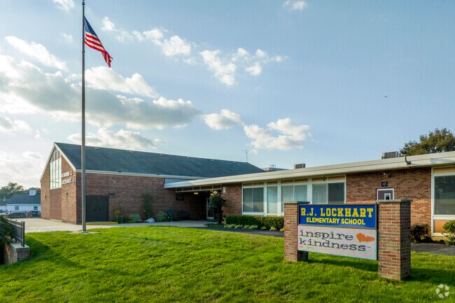 Lockhart Elementary School in Massapequa has 372 students with a student-teacher ratio of 11:1.